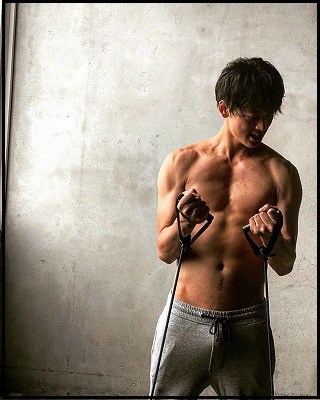 「脱・爽やか俳優」の到達点。竹内涼真が世界を震撼させた“肉体改造”の全貌と、ハリウッドが熱視線を送る理由