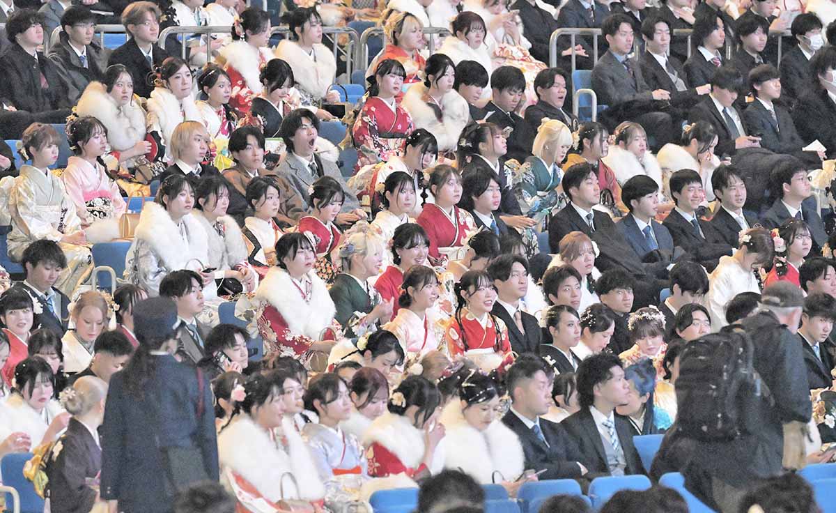横浜市成人式2026は何部制？アリーナ時間割と案内状の真相