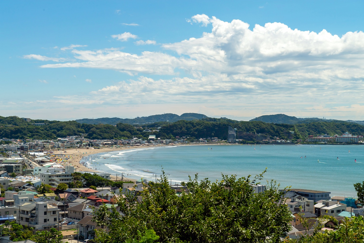 由比ヶ浜の魅力と2026最新攻略｜絶景カフェ・海の家から穴場まで徹底解説