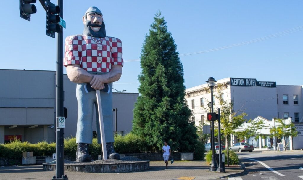Paul Bunyan Statue Oregon