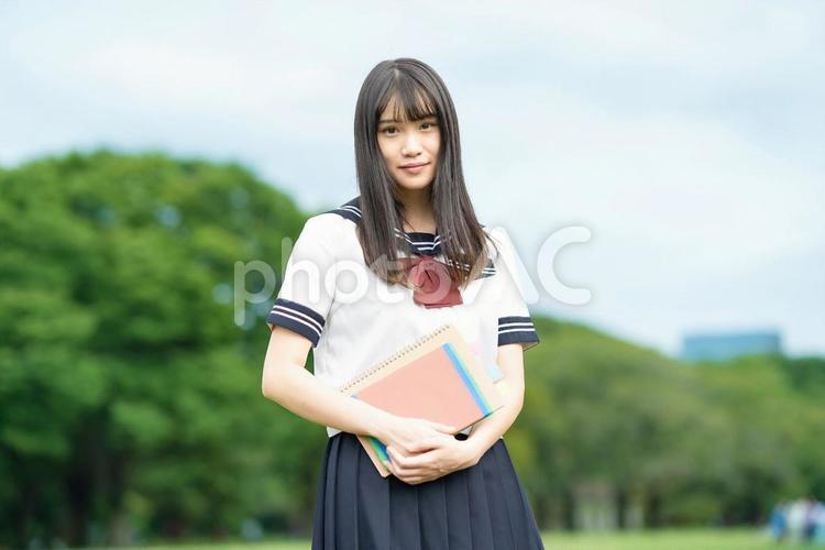 「女子アナ」の殻を破る報道のリアル。なぜ2026年の視聴者は彼女の言葉を信じるのか
