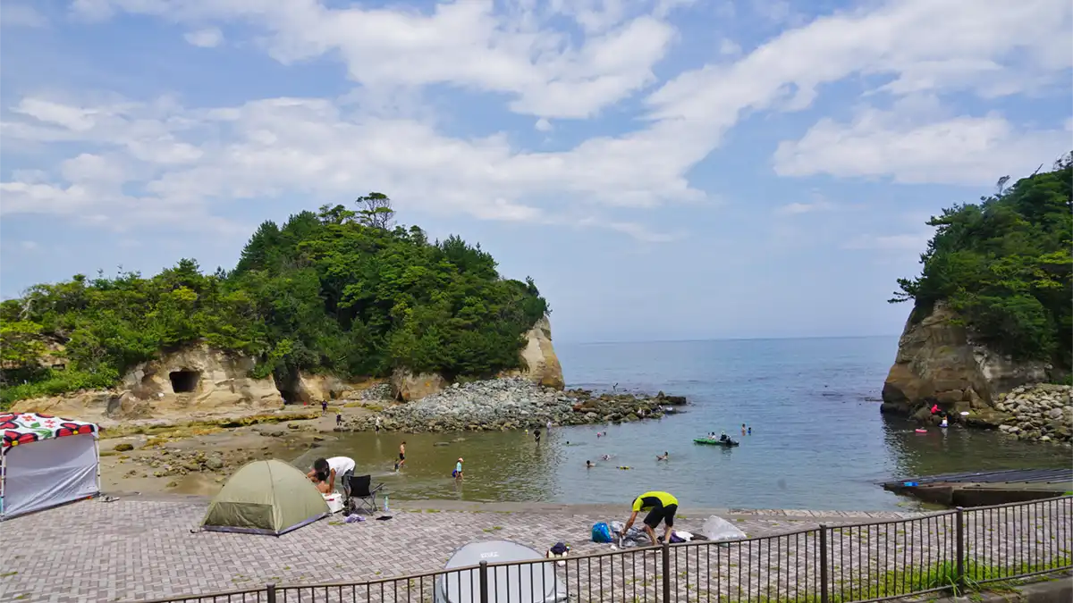 高戸小浜海岸がSnsで話題の理由！絶景とキャンプ・駐車場の真実