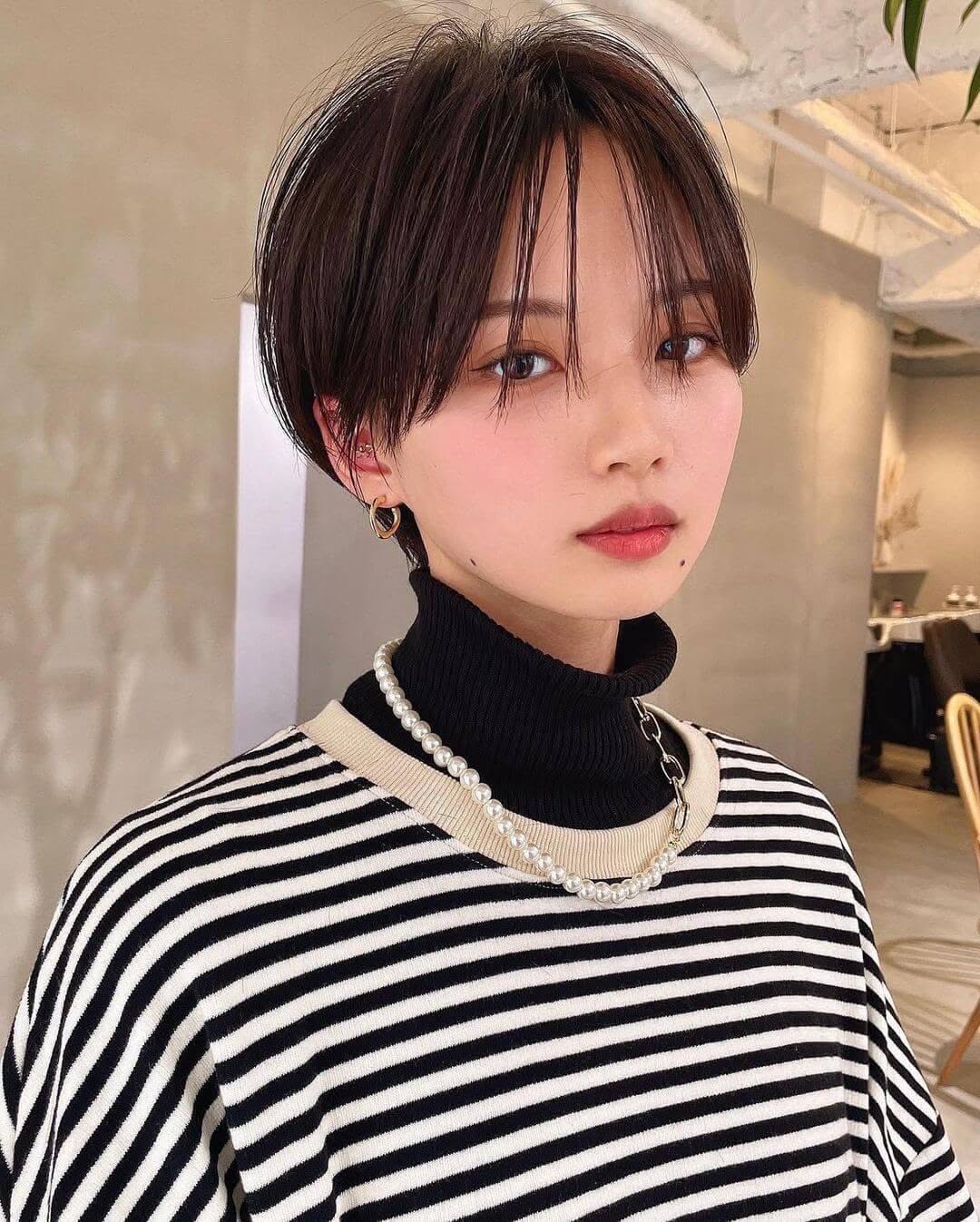 【2026年最新ヘアカタログ】ハンサム ショート 前髪 あり が街を席巻！小顔とこなれ感を両立する大人の最前線スタイル