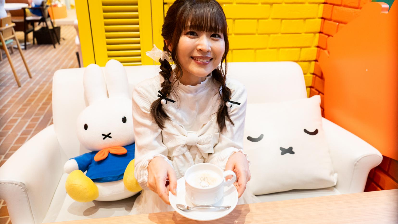 桑原由気の現在と結婚の真相！代表作トール役から探る声優力