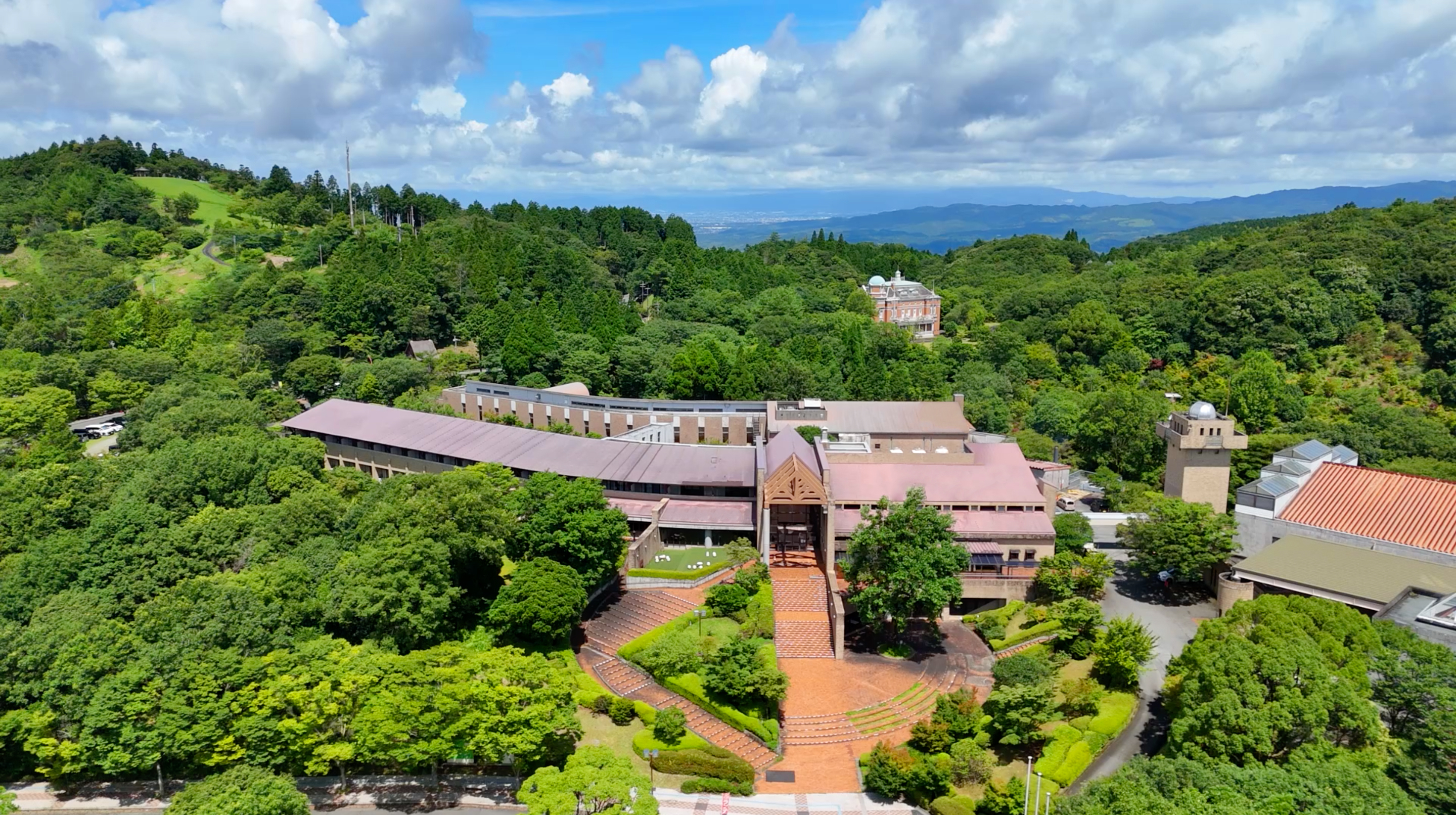 グリーンピア八女の閉鎖噂の真相と現在！温泉やプール魅力徹底解明