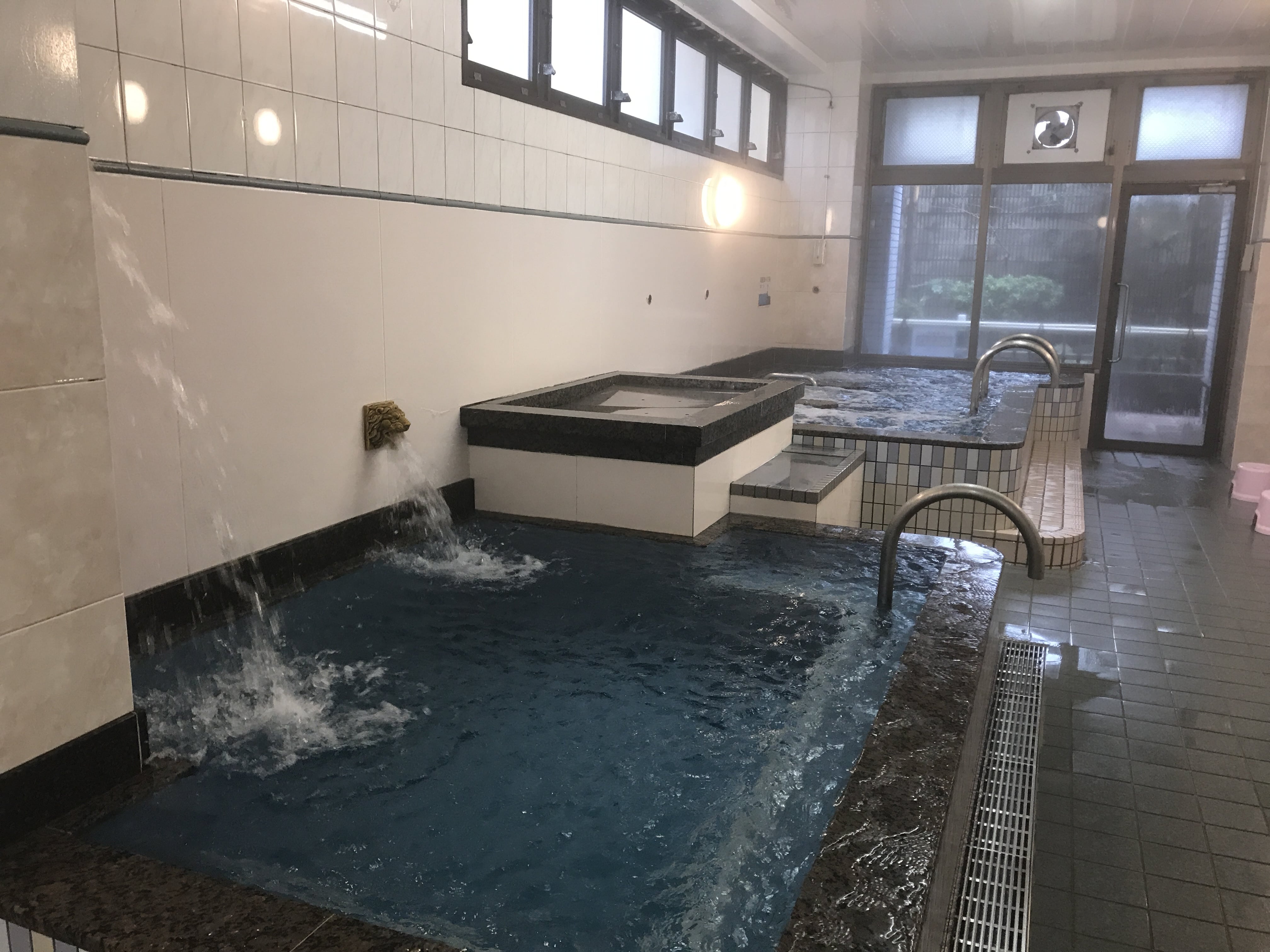 京都・白山湯六条店が誇る超高温サウナと天然地下水風呂の真髄