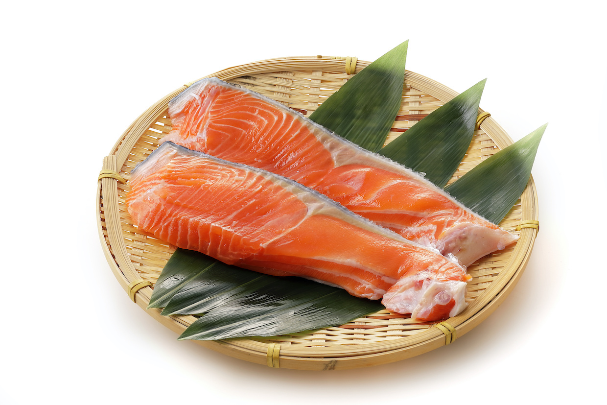 サーモンとは？鮭との決定的な違いや生食できる理由を徹底解説