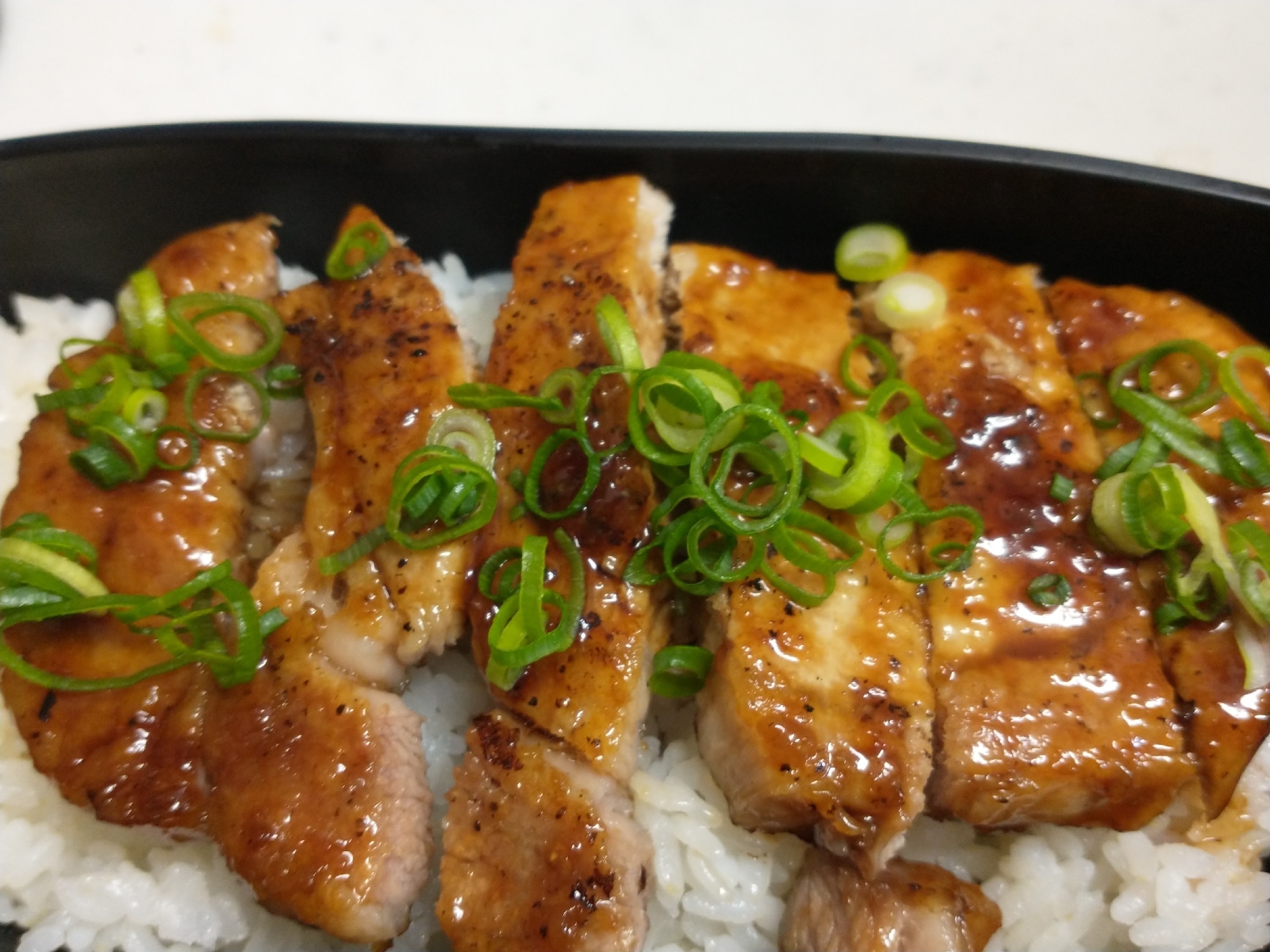 厚切り豚ロースが劇的進化！パサつきゼロの極上焼き方と人気黄金比技