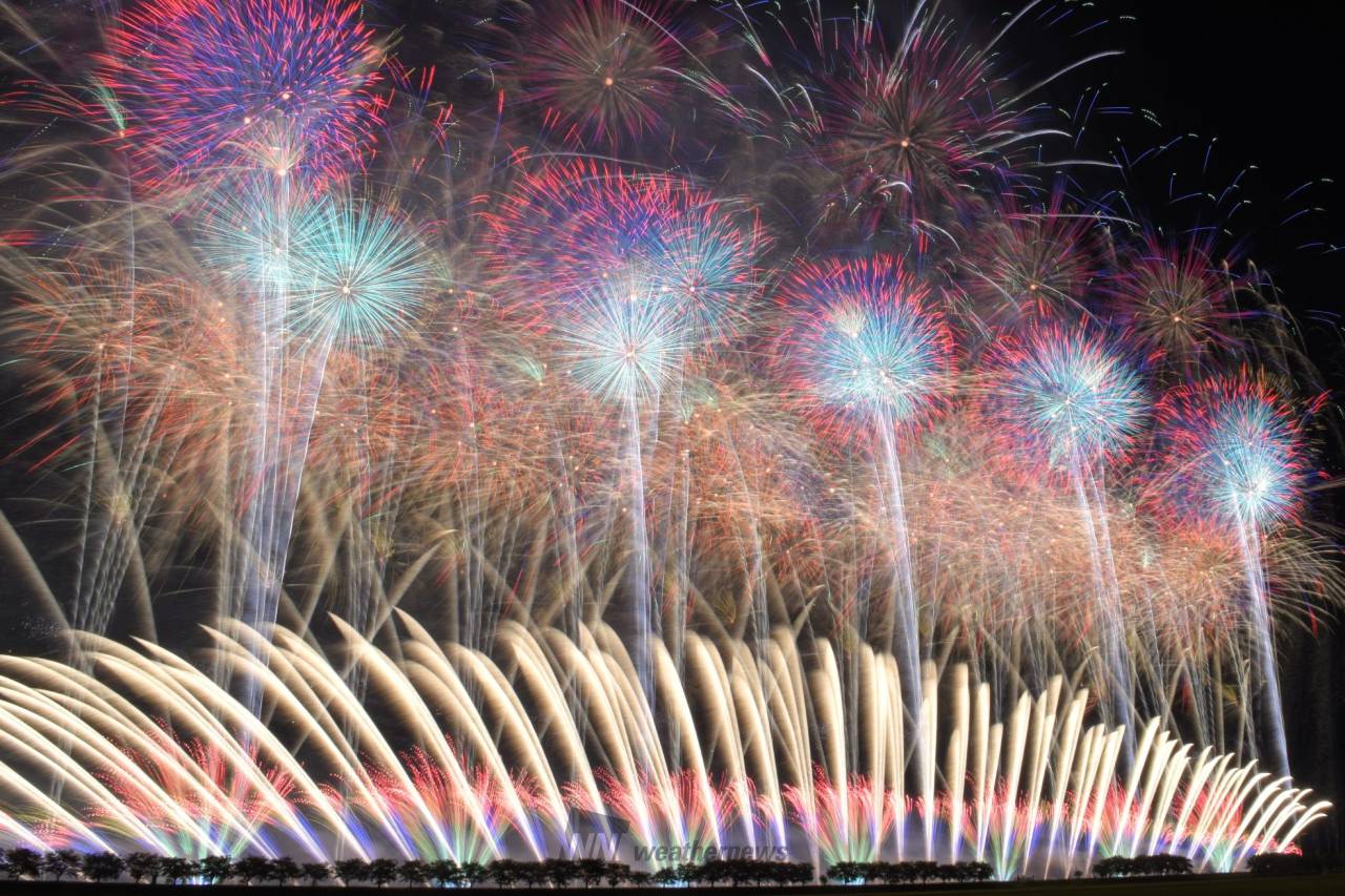 今日やってる花火大会はどこ？2026当日開催・雨天中止速報と穴場