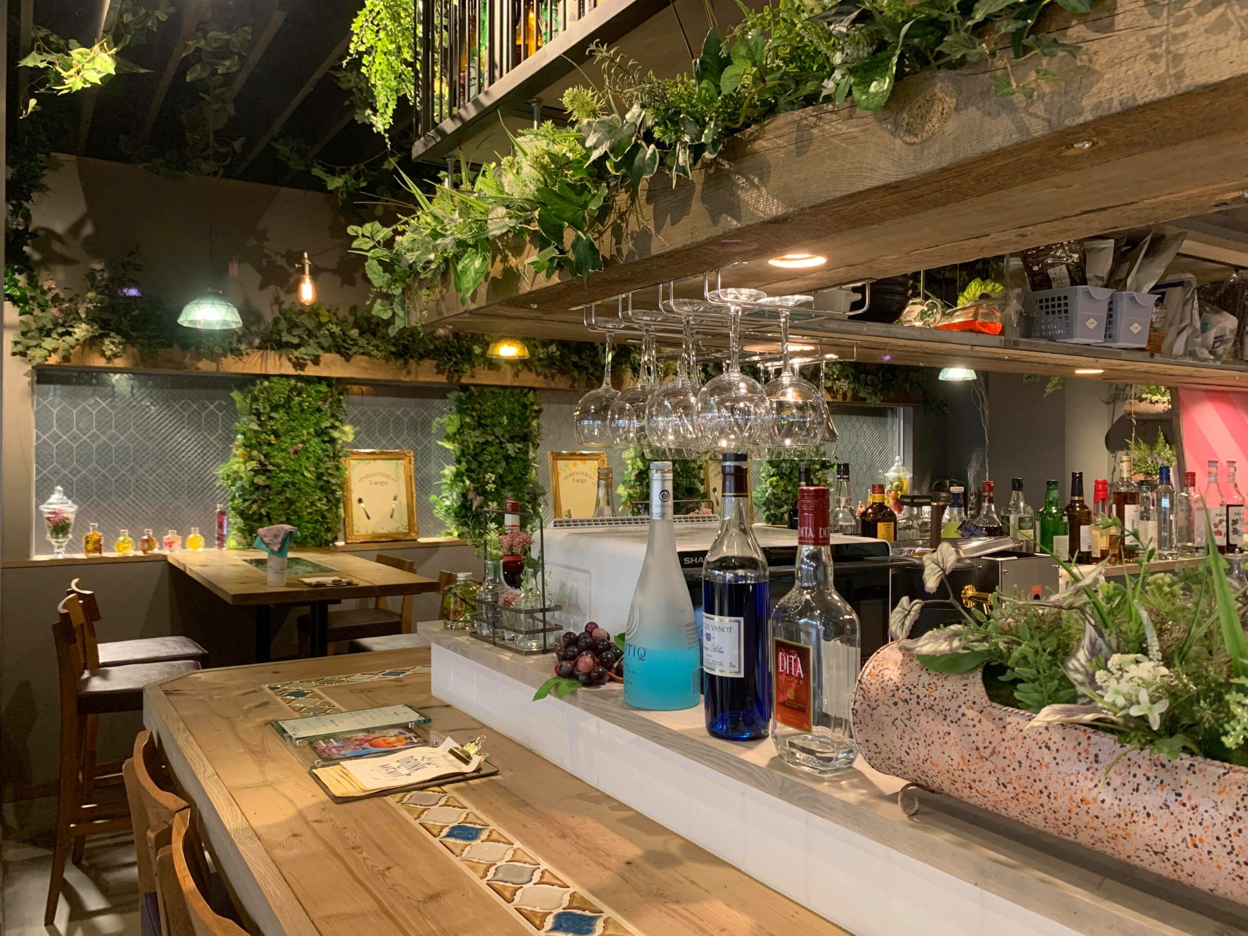 梅田の夜カフェ2026決定版！終電後・デートで外さない穴場と名店