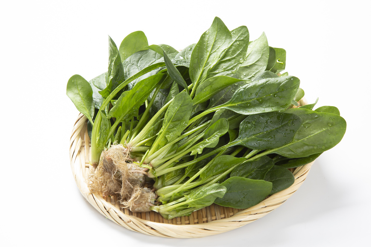 ほうれん草を生サラダで食べるのは危険？シュウ酸の真相とプロ直伝の下処理術