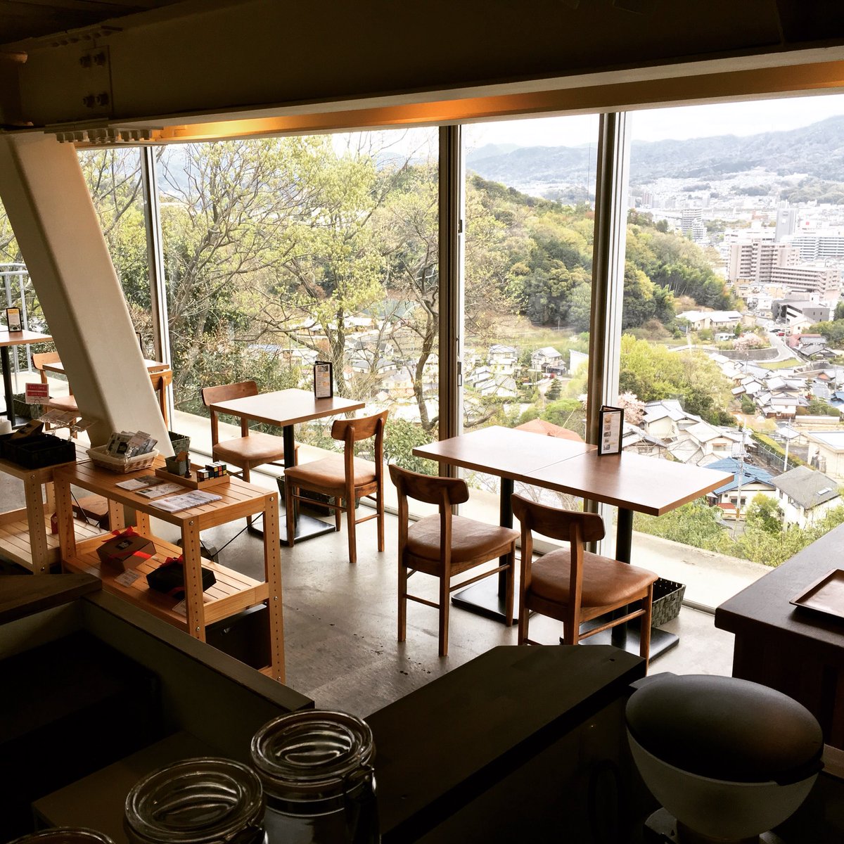 水辺の美学と建築再生が交錯する 2026年「広島カフェ」最前線：自家焙煎とローカルカルチャーの深層へ