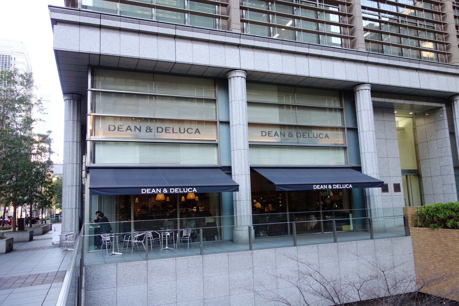 Dean&Delucaカフェ丸の内はなぜ人気？限定ランチと混雑回避法を徹底解説