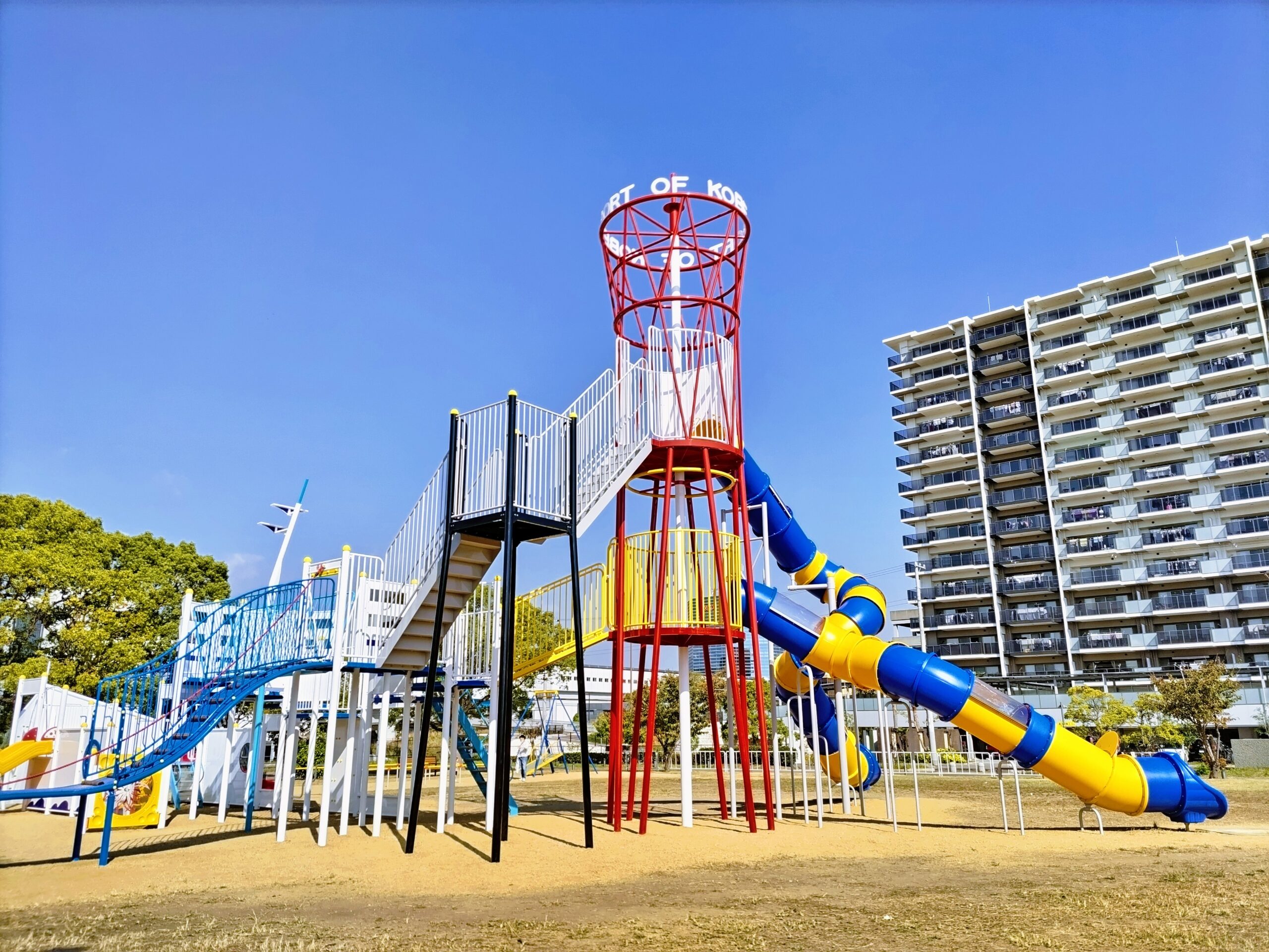 ポートアイランド南公園の現在｜駐車場と遊具・穴場ピクニック徹底検証