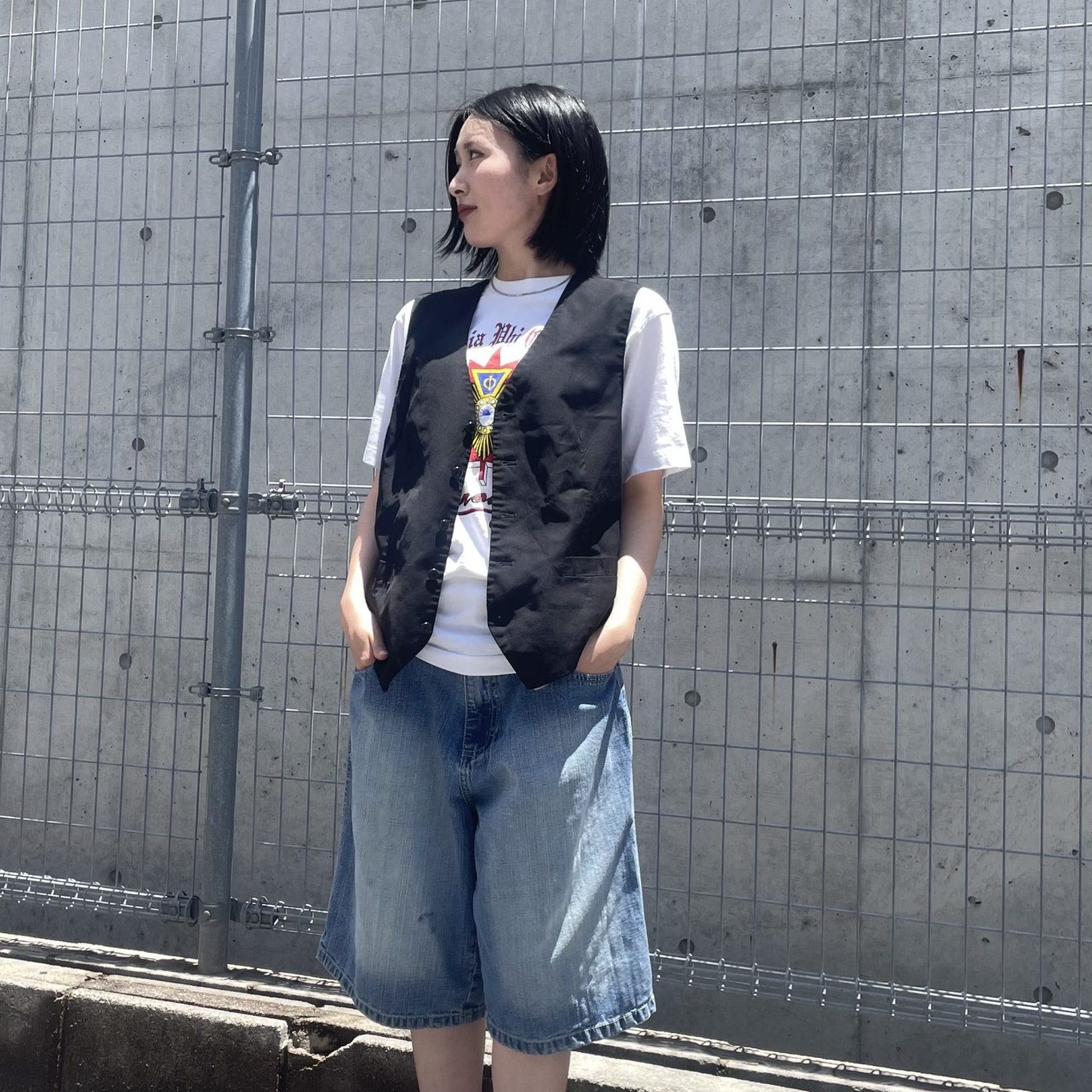 デニム半ズボンはダサい？大人が垢抜ける2026年最新の着こなし術