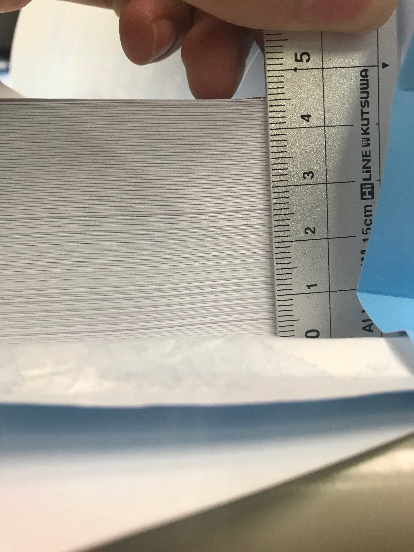 紙を42回折ると月まで届く？厚さの計算式と物理的限界の真相