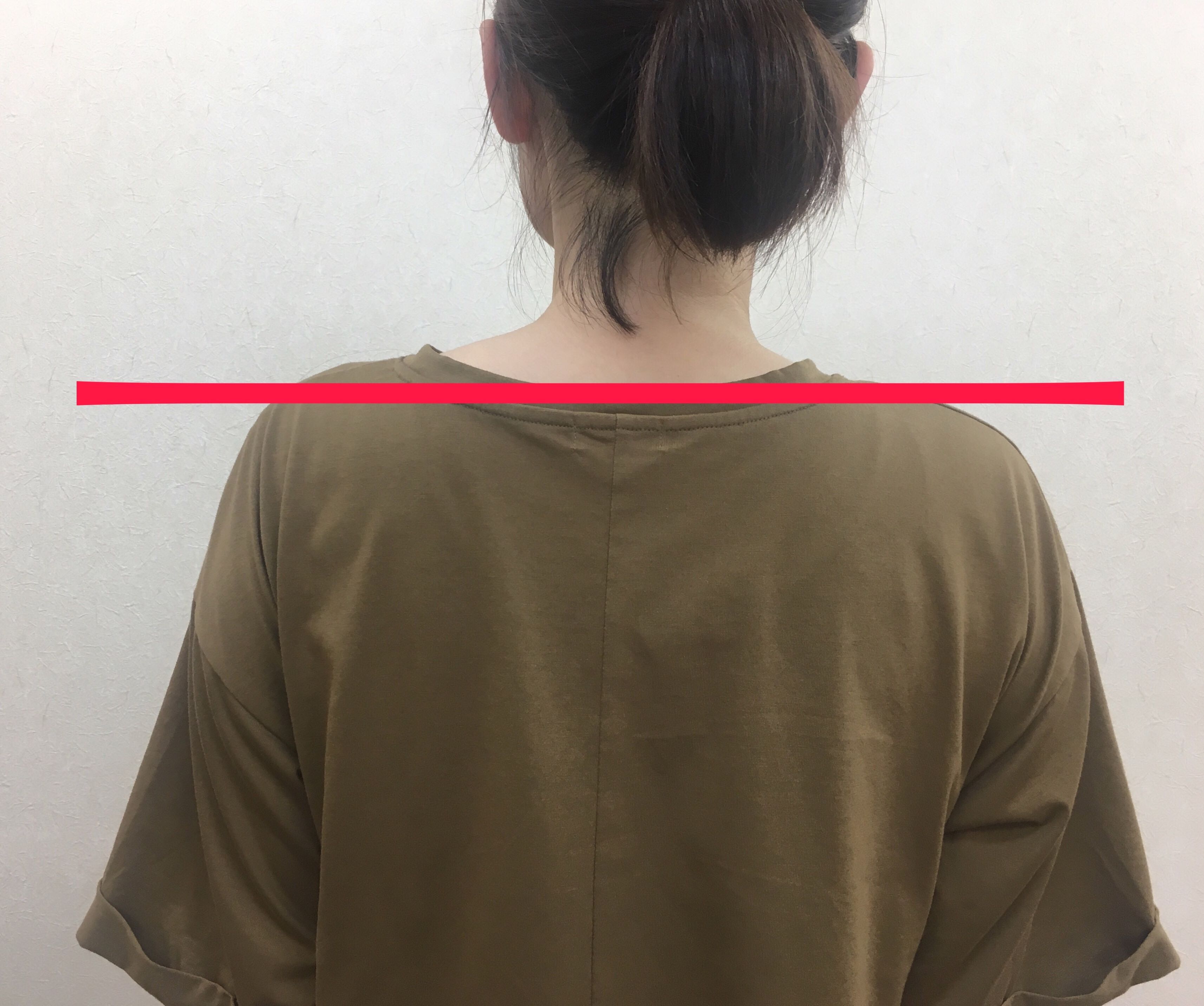 左右の肩の高さが違う原因は？骨盤の歪みチェックと治し方【2026年最新】