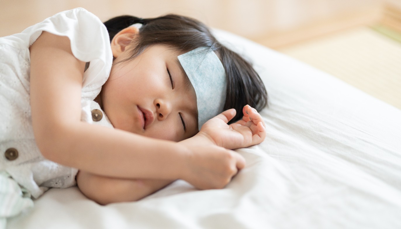 冷えピタはどこに貼る？熱が下がらない噂の真相と正しい冷却部位