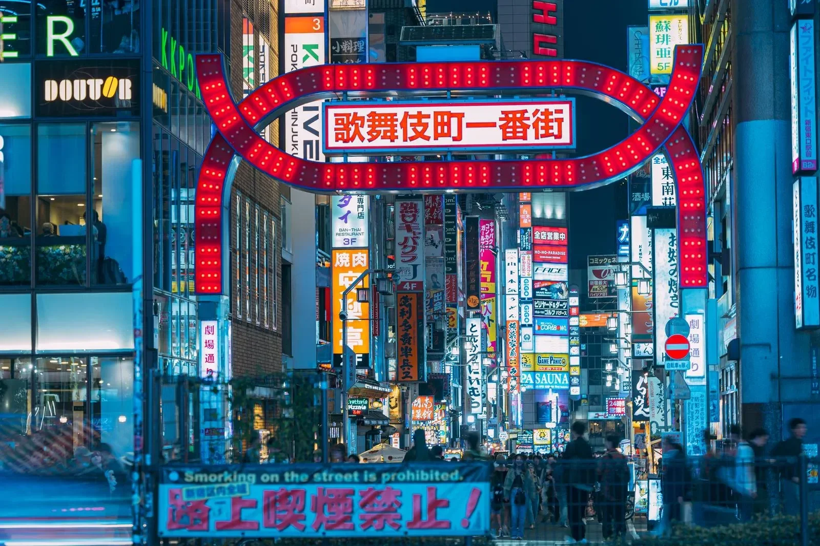 【2026年最新】新宿2丁目の歩き方｜初心者が失敗しない料金相場とマナー
