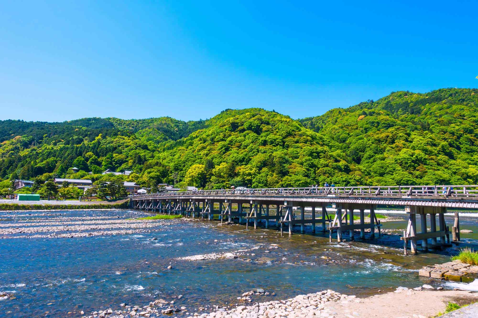 渡月橋で振り返ると知恵を落とす？嵐山の歴史と2026年最新の歩き方