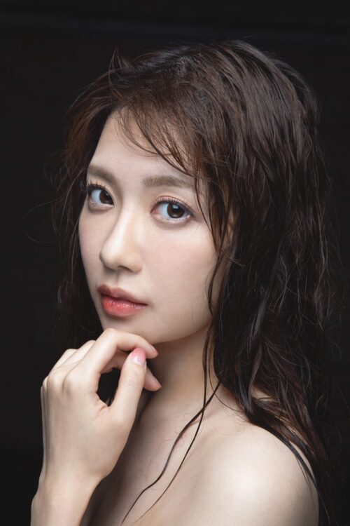 世界が絶賛する女優・安藤らら、撮影現場の熱気と隠された素顔