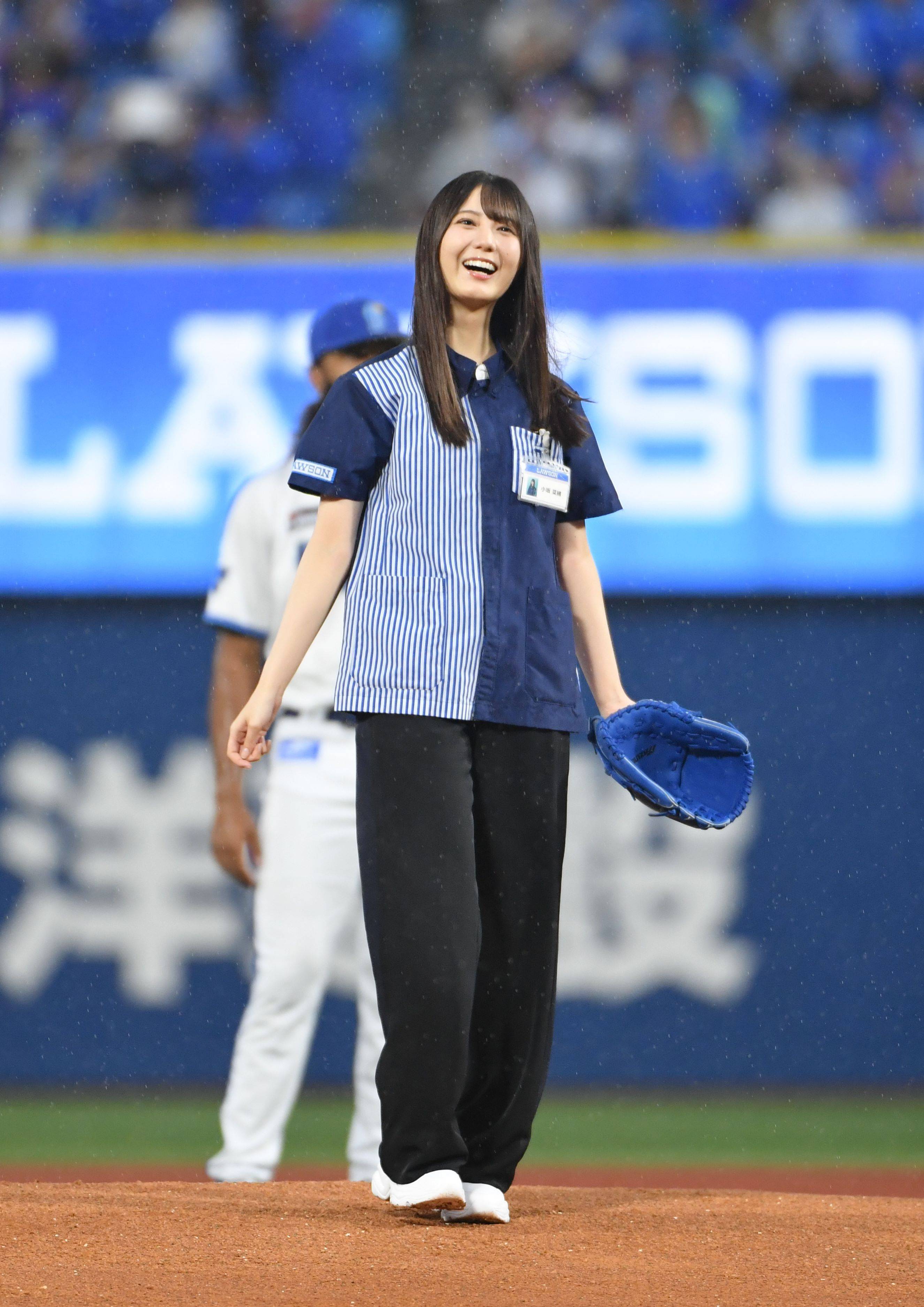 ローソン店員の服装はどこまでOk？インナー・靴・髪色の真相を徹底解説