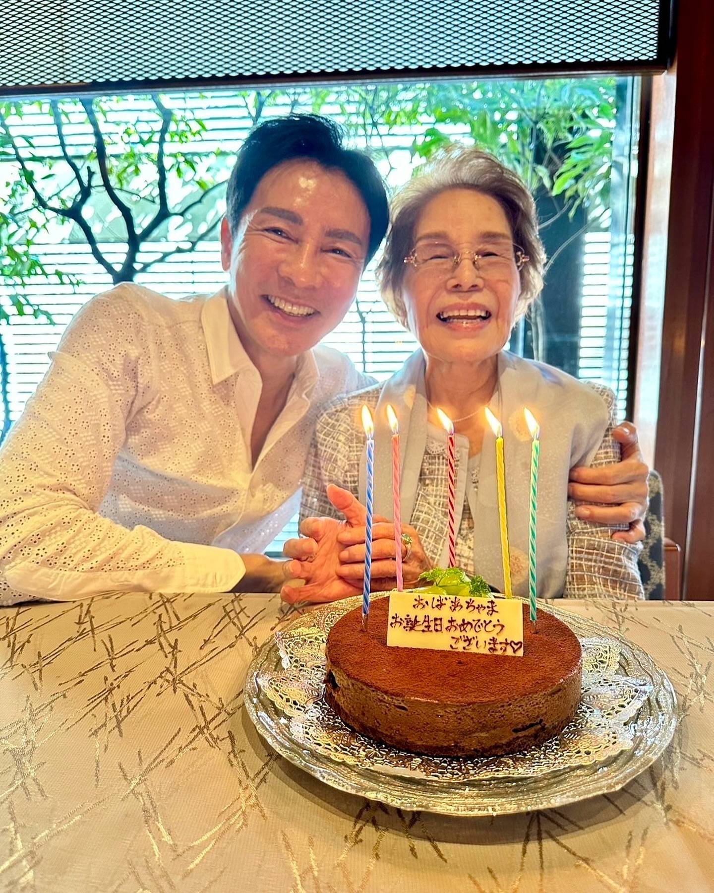 郷ひろみの母フジ子さんの現在と年齢は？介護の真相と家族の絆に迫る