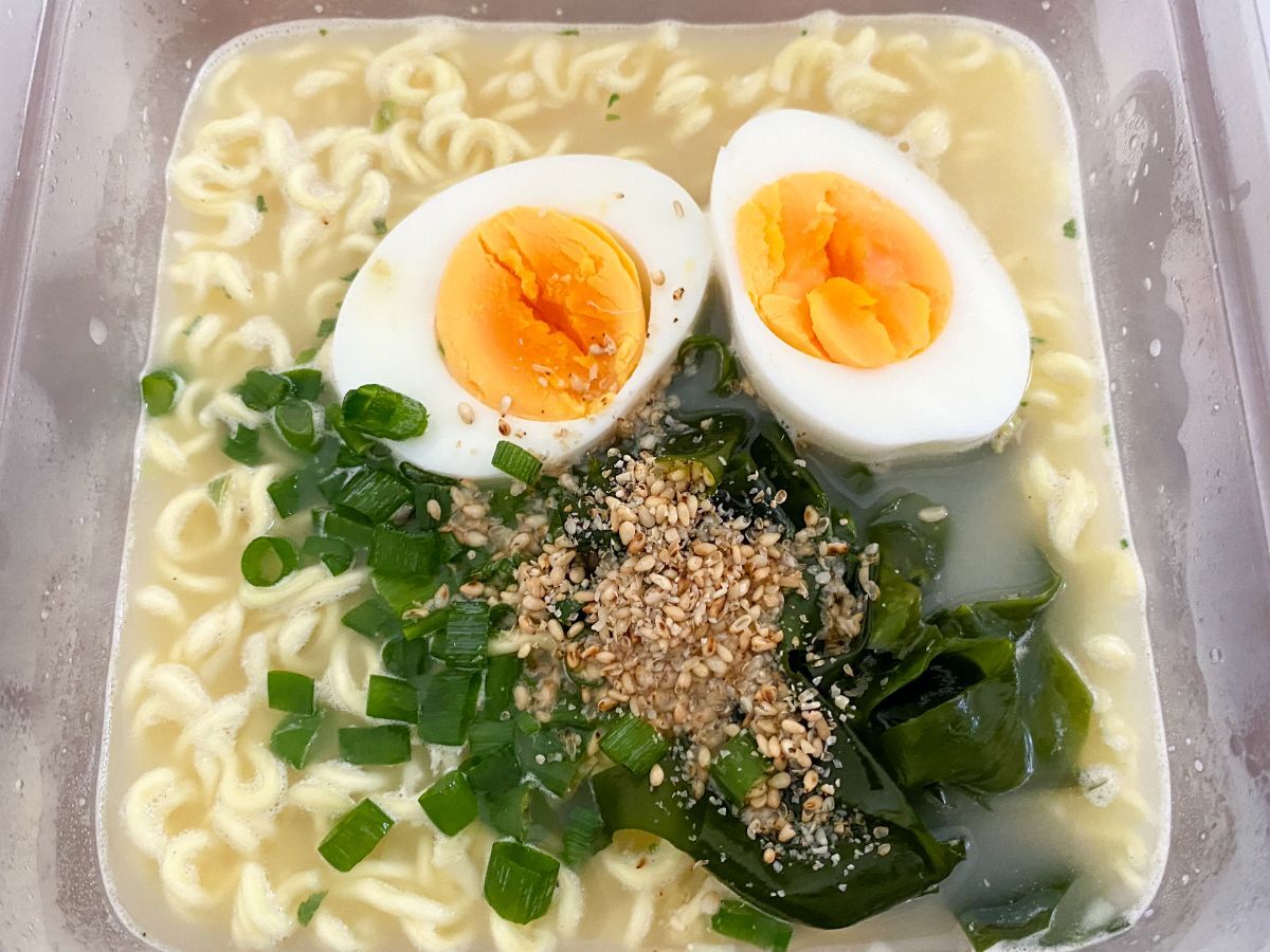 鍋不要！レンジで作る袋麺の黄金加熱時間と吹きこぼれ防止の裏技
