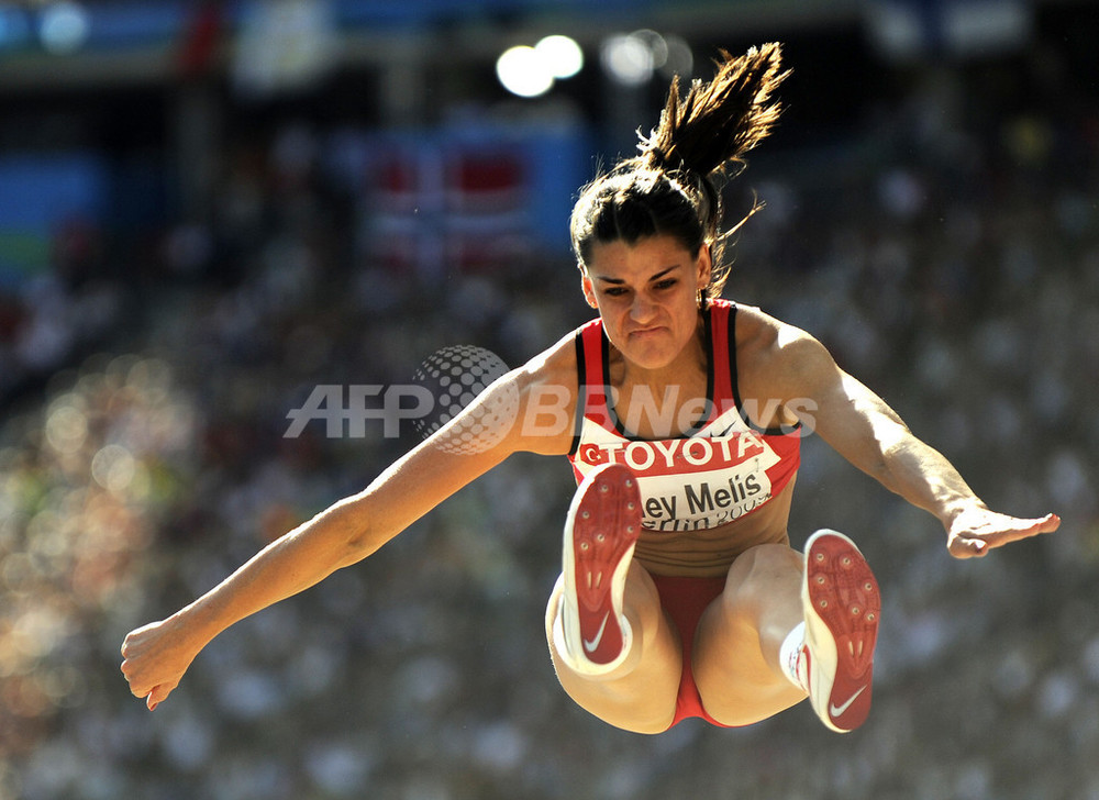 女子走り幅跳び世界記録7M52の怪！38年破られぬ理由と真相に迫る