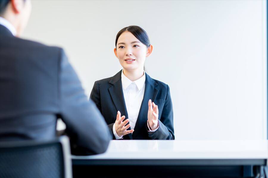 面接で「尊敬する人」を聞く意図とは？評価を分ける回答例文とNg例