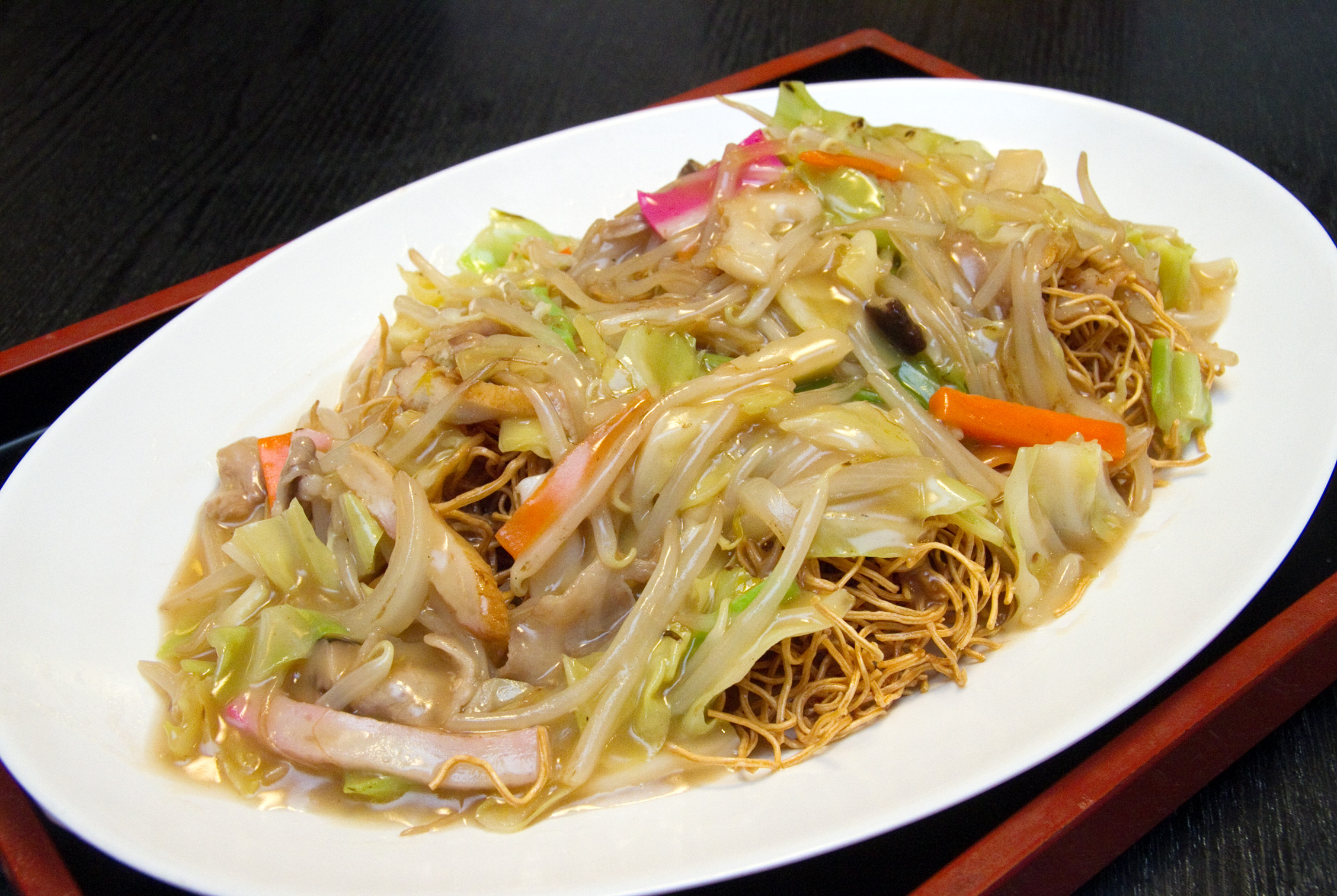 神戸元町の名店・金時食堂の真相｜昼飲みと名物刺身が愛され続ける理由