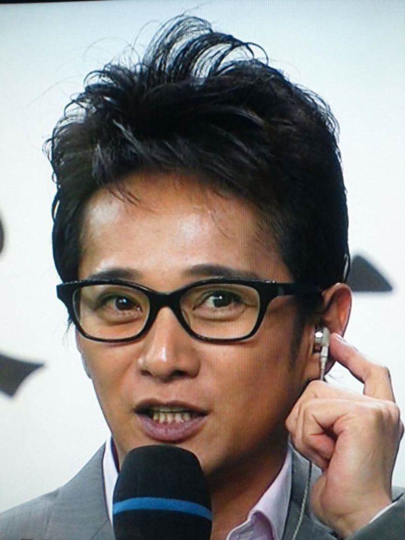 中居正広のメガネ姿が話題！かける本当の理由と愛用ブランドを徹底解剖