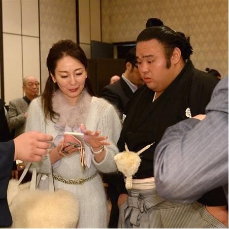 元大関・貴景勝の母・純子さん「奇跡の美貌」が再脚光を浴びる理由と、ネットを騒がせる“噂”の真相