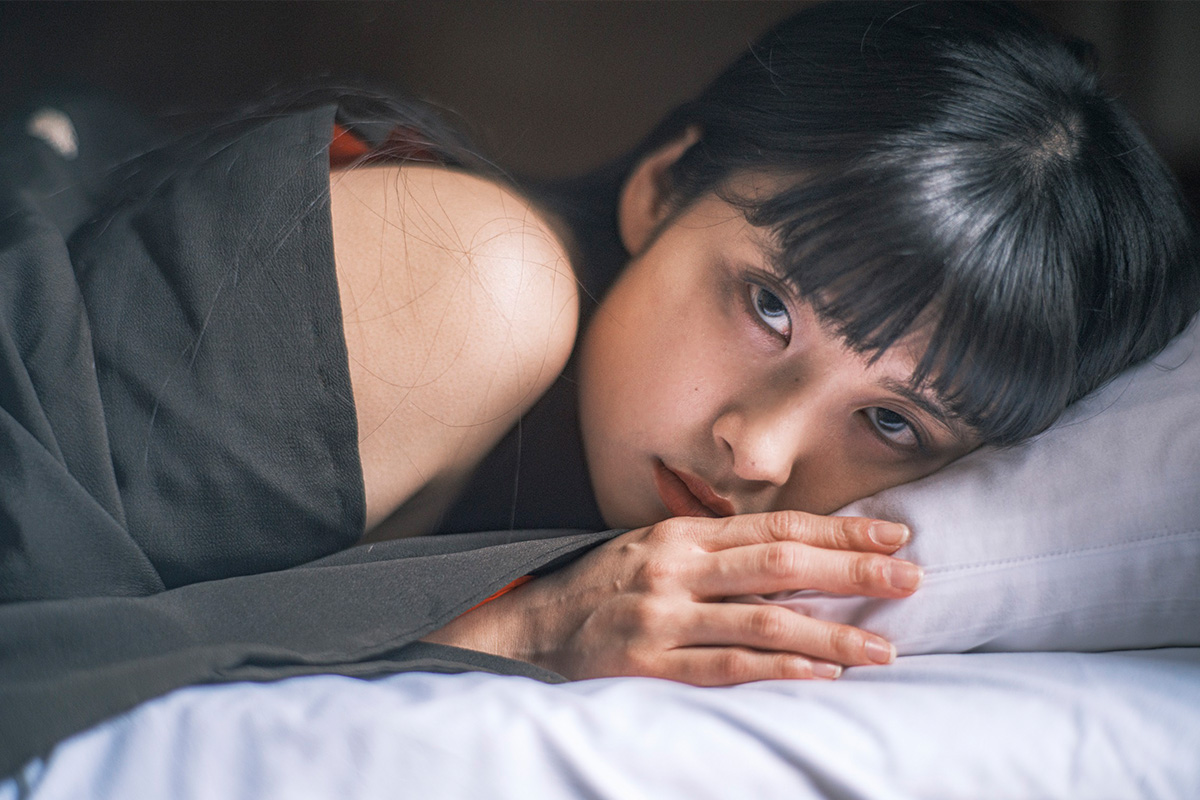咲月が魅せる新時代の美学！話題沸騰の私服＆愛用メイク全解剖