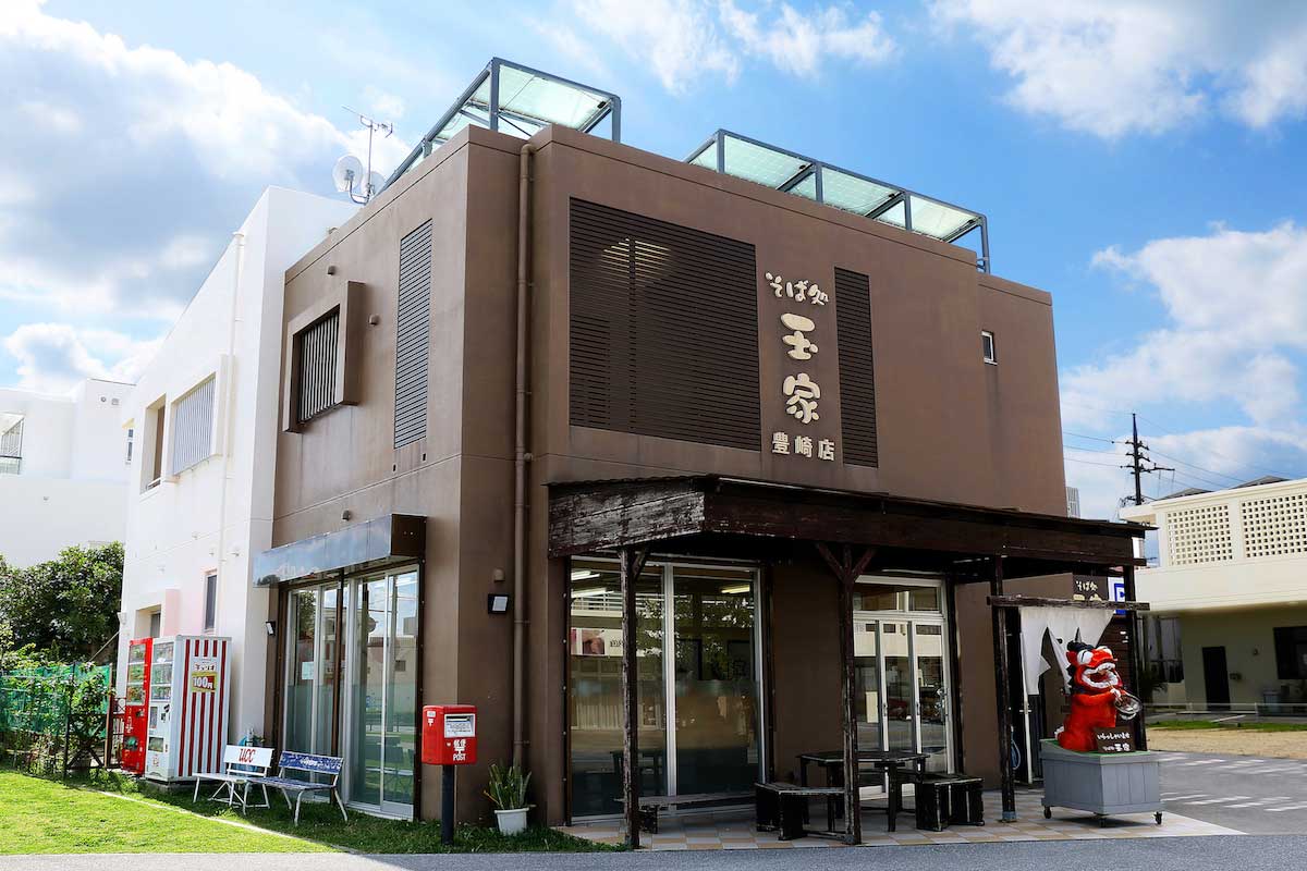 沖縄そば王「玉家 豊崎店」の魅力解剖！絶品スープと混雑回避術