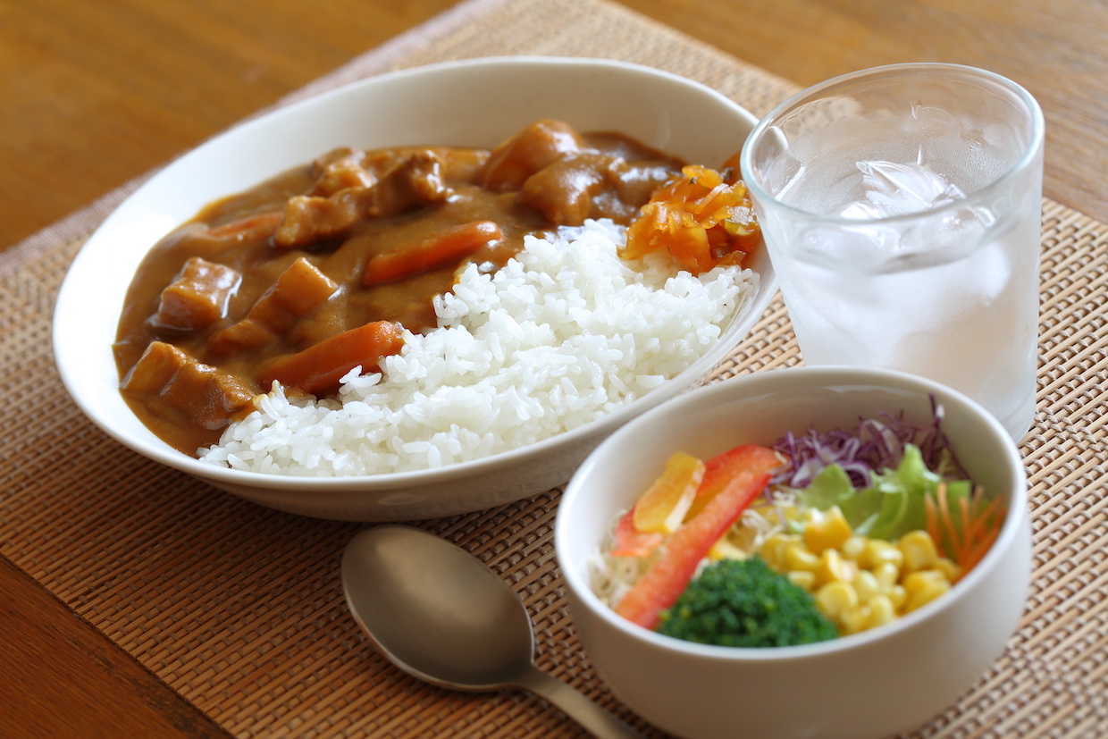 カレーの副菜決定版！5分で作る絶品付け合わせ＆栄養満点の最強献立