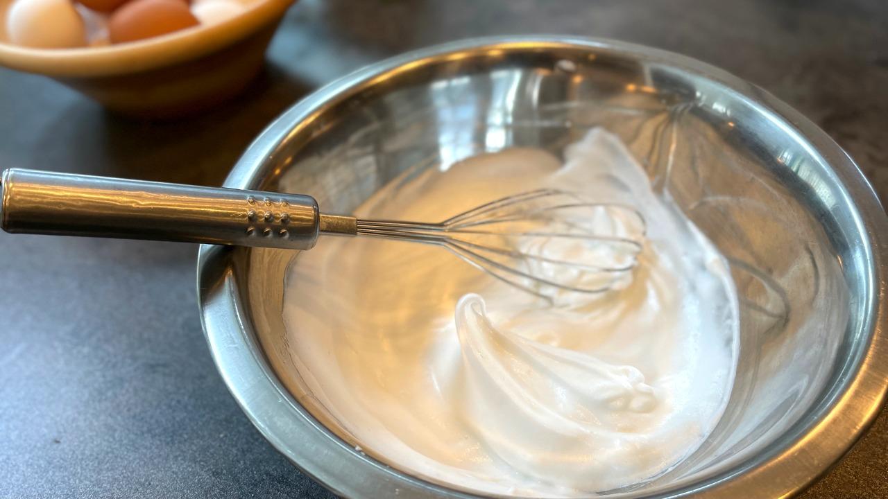 手動泡立て器でメレンゲを3分で作る裏技と失敗しない黄金比率