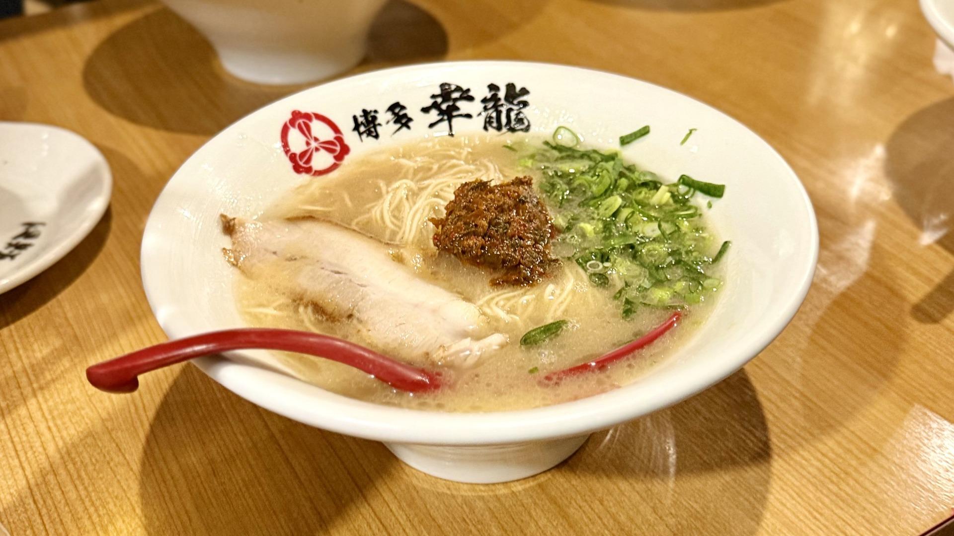 博多屋台幸龍の真価｜絶品豚骨ラーメンから混雑・評判まで徹底調査