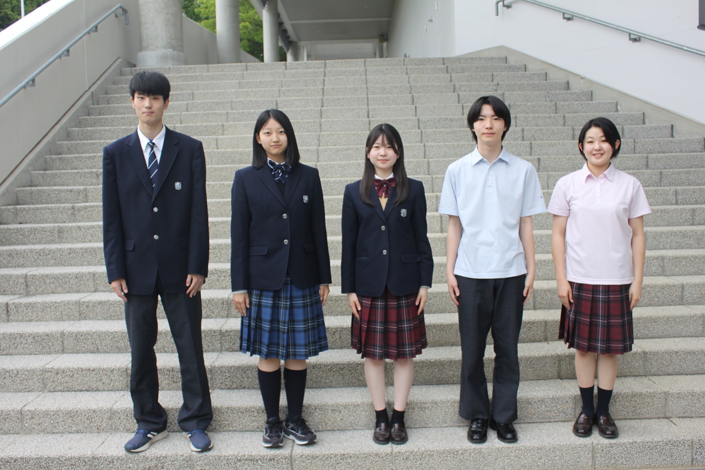 プール学院の制服はなぜ憧れを集めるのか？伝統セーラー服と進化の全貌