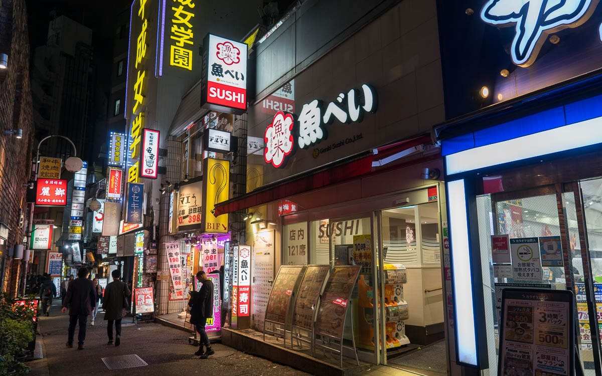 渋谷の真ん中で起きている「回転しない寿司」の静かな革命：2026年、進化する最先端フードテックの現場へ