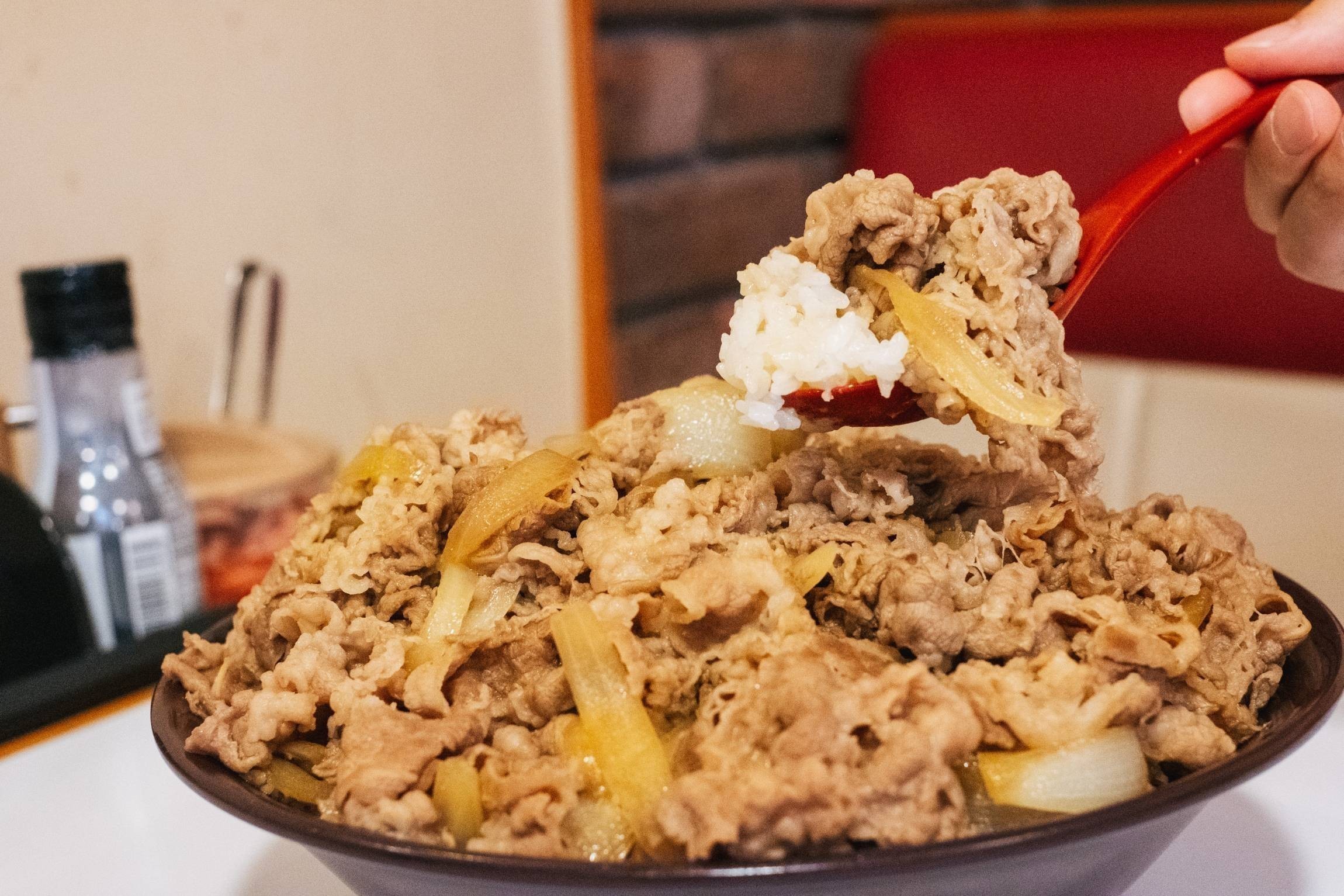 すき家キング牛丼の現在！頼み方や最新値段・総重量と持ち帰り徹底検証