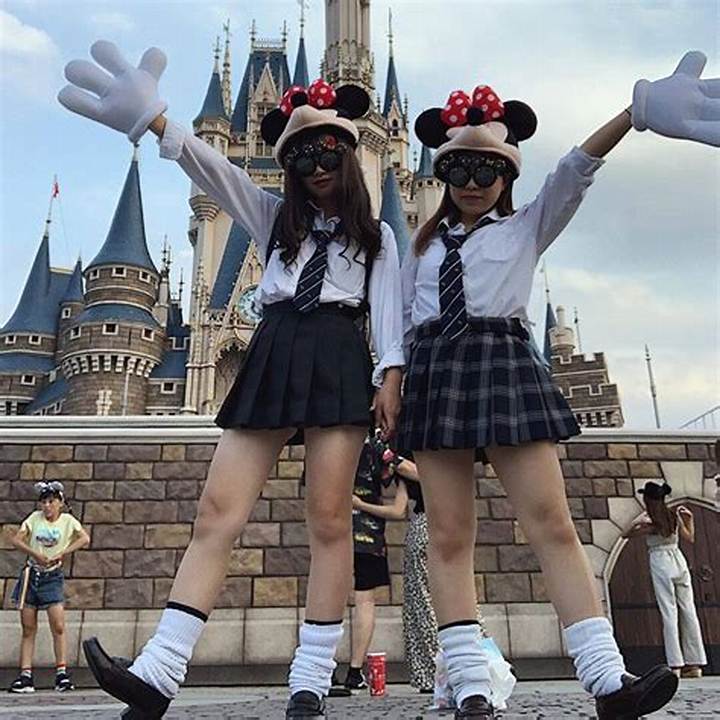 「ディズニー Jk パンチラ」検索の危険性と未成年を守る撮影マナー